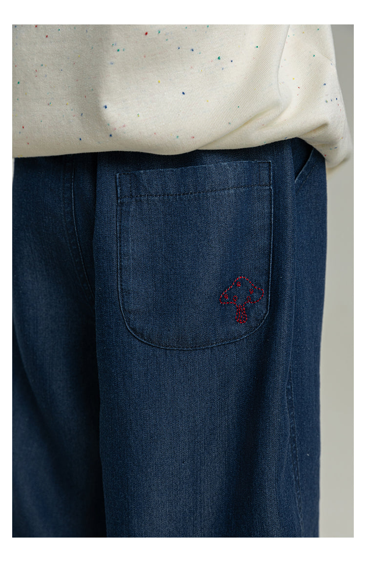 Jogger de Mezclilla Unisex | Relaxed Fit con Cintura Fruncida y Bolsa Bordada