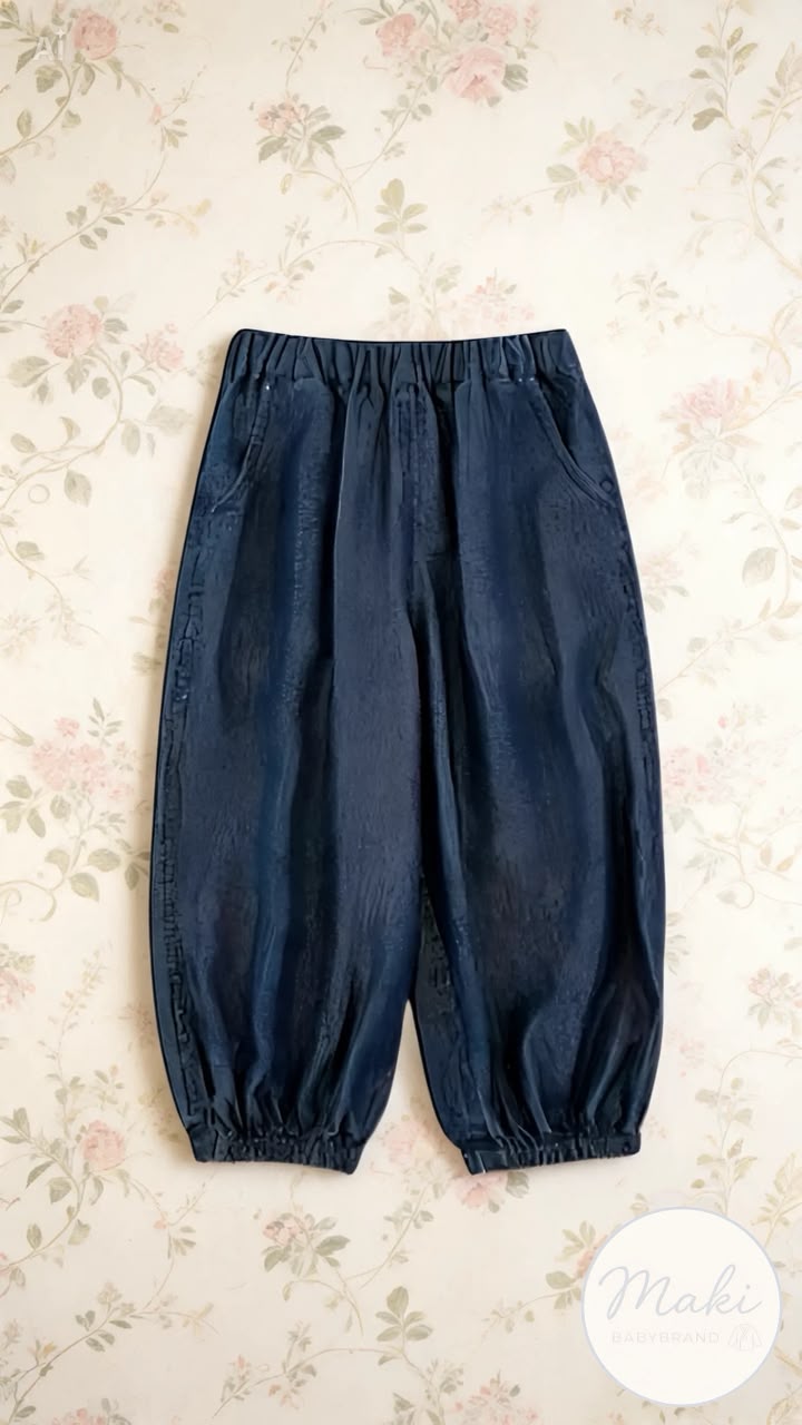 Jogger de Mezclilla Unisex | Relaxed Fit con Cintura Fruncida y Bolsa Bordada